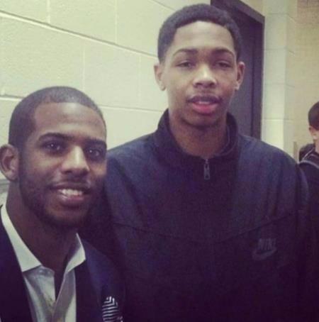 火箭效率不减杜兰特稳定，却连续输给弱队，真需要人组织控场分担（火箭效率在线、杜兰特状态稳，却仍接连不敌弱旅，确实需要有人组织控场来分担重任）