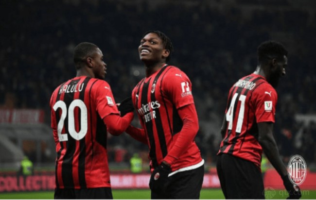 不理智，战乌兹的熊猫杯中，汪士钦职业生涯首次染红（熊猫杯对阵乌兹，汪士钦情绪失控生涯首次吃到红牌）