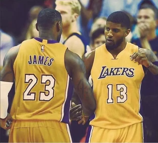 官方：芬奇对裁判言语不当且未及时离开球场，罚款3.5万美元（官方通报：芬奇因对裁判出言不当且未按要求离场，被罚款3.5万美元）