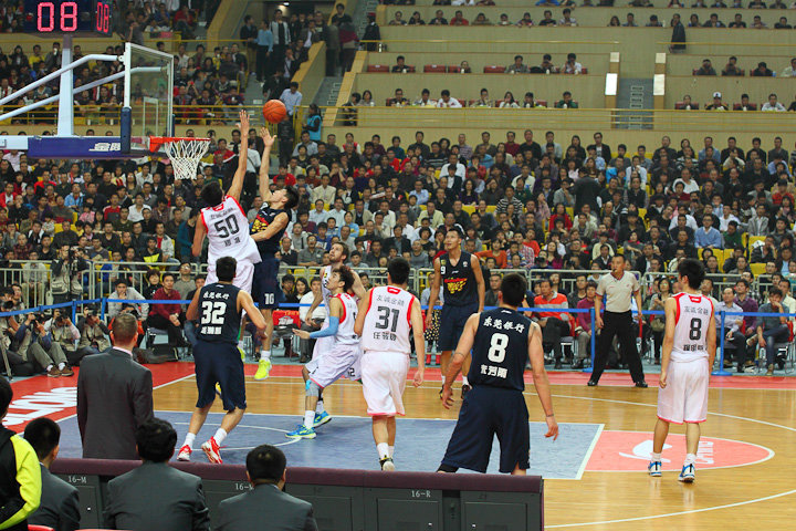 斯帕莱蒂：戴维需要连续踢五场？难道我也得带皇马巴萨五场？（斯帕莱蒂：戴维必须连踢五场？那我也得连带皇马、巴萨五场吗？）